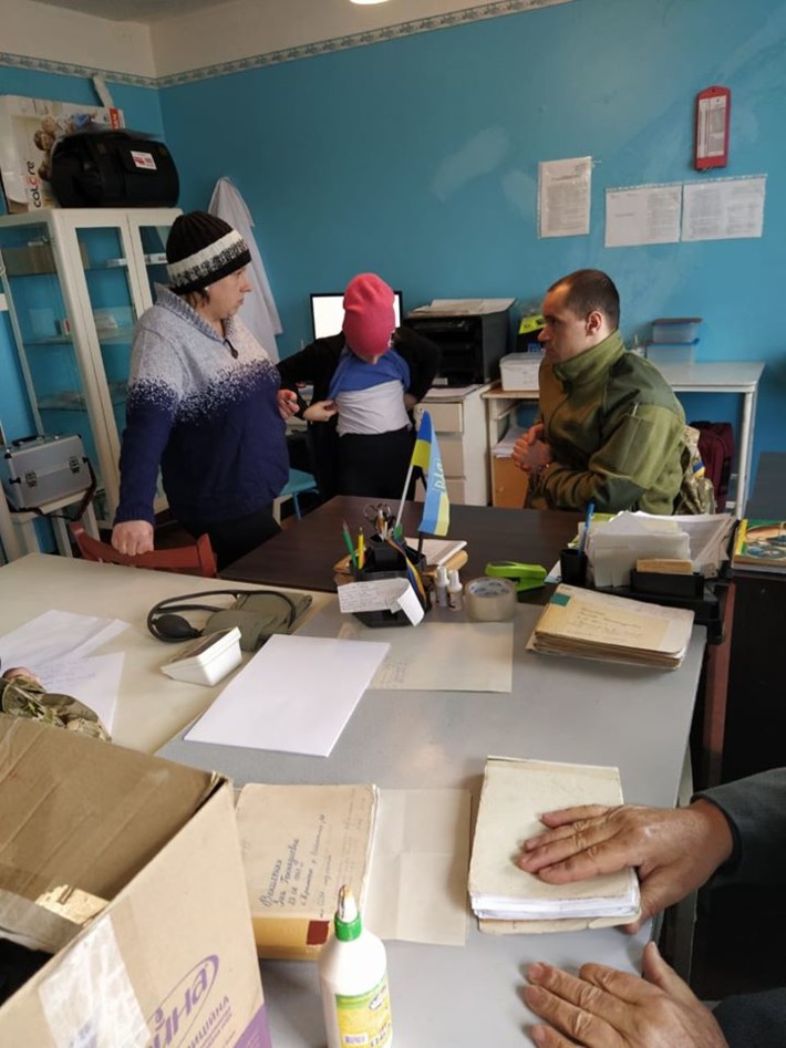 Военные врачи оказывают помощь жителям прифронтовых районов Донбасса. ФОТО