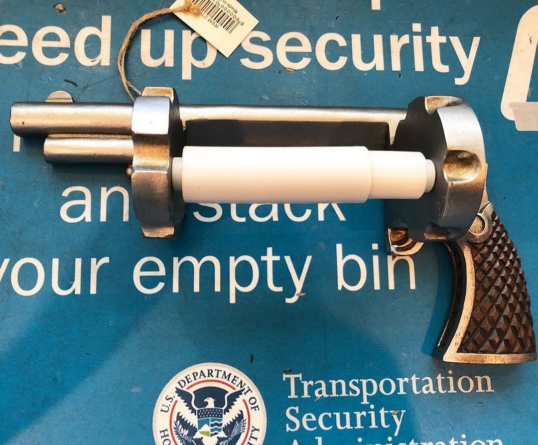 Транспортная полиция США показала в Instagram изъятые вещи