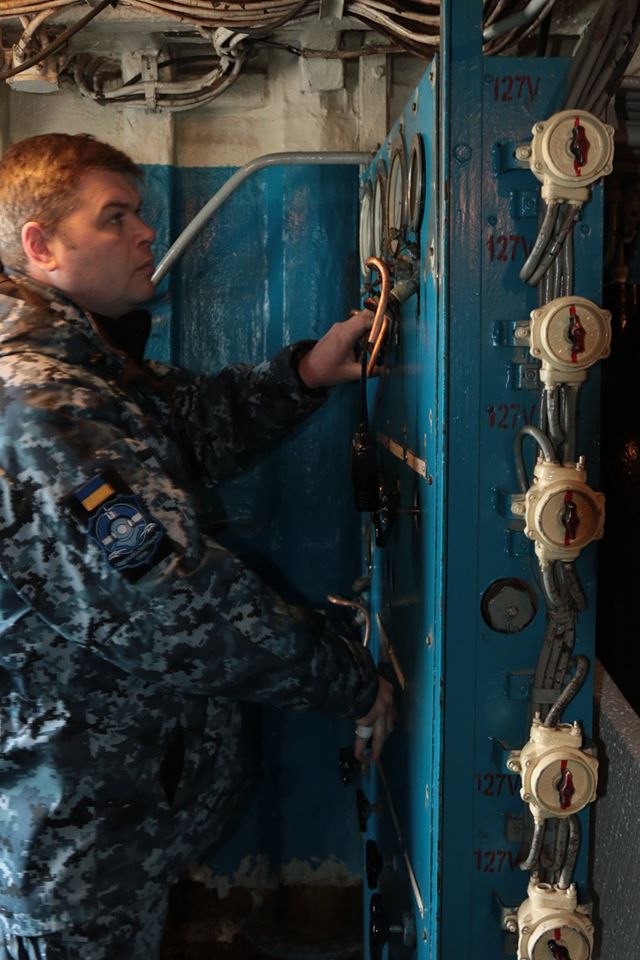 Морские спецназовцы отработали спуск в барокамере, - ВМС 03