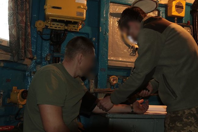 Морские спецназовцы отработали спуск в барокамере, - ВМС 04