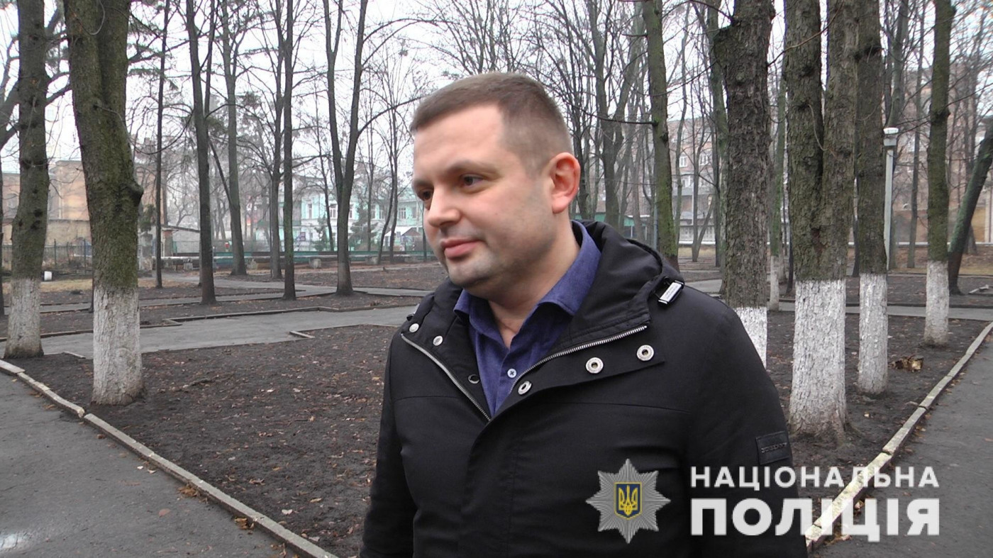 Харьковского полицейского, обменявшего себя на заложницу, наградили оружием. ФОТО