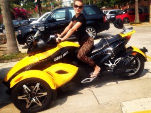 Украинская любовница Ван Дамма носит Rolex за 90 тысяч долларов