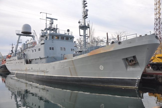 Разведывательный корабль для ВМС Украины, достраивающийся в Одессе, впервые вышел в море для ходовых испытаний 01