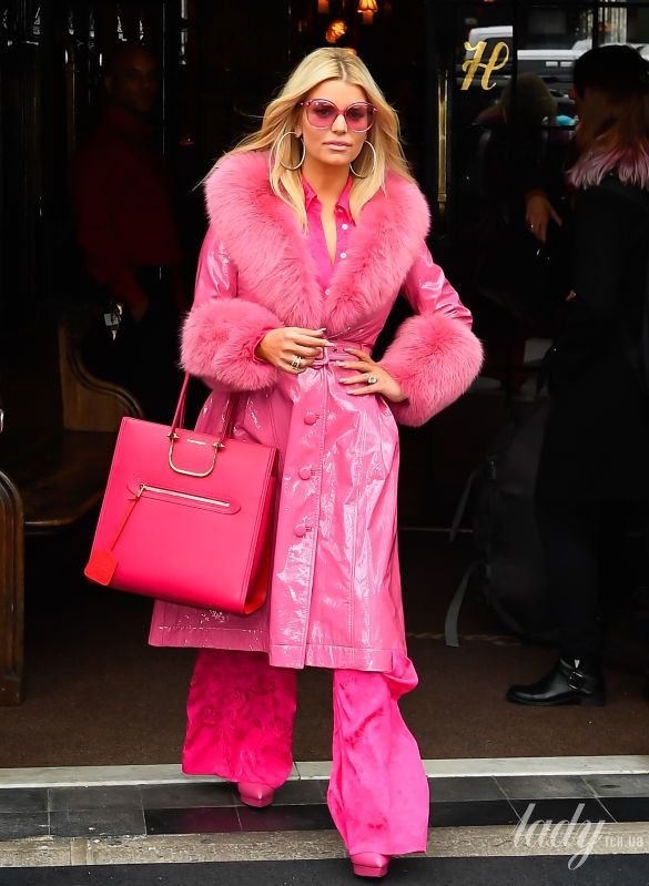 Гламурная Джессика Симпсон во всем розовом замечена на улицах Нью-Йорка. ФОТО