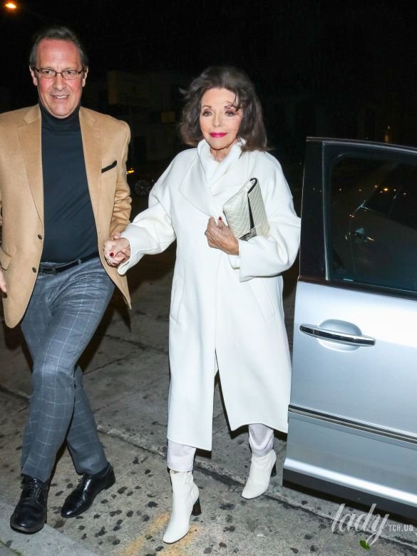 В белоснежном пальто и ярким макияжем: 86-летняя Джоан Коллинз была запечатлена папарацци. ФОТО