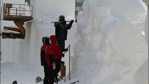 Большая грудь снежной бабы привела в шок власти