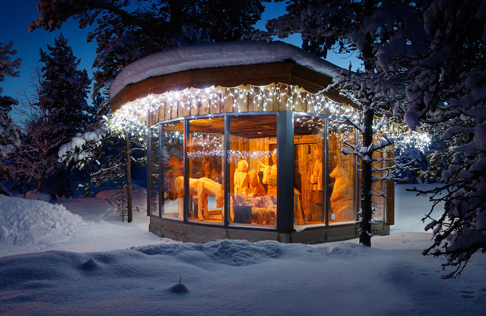 Гостиница со стеклянными иглу в Лапландии