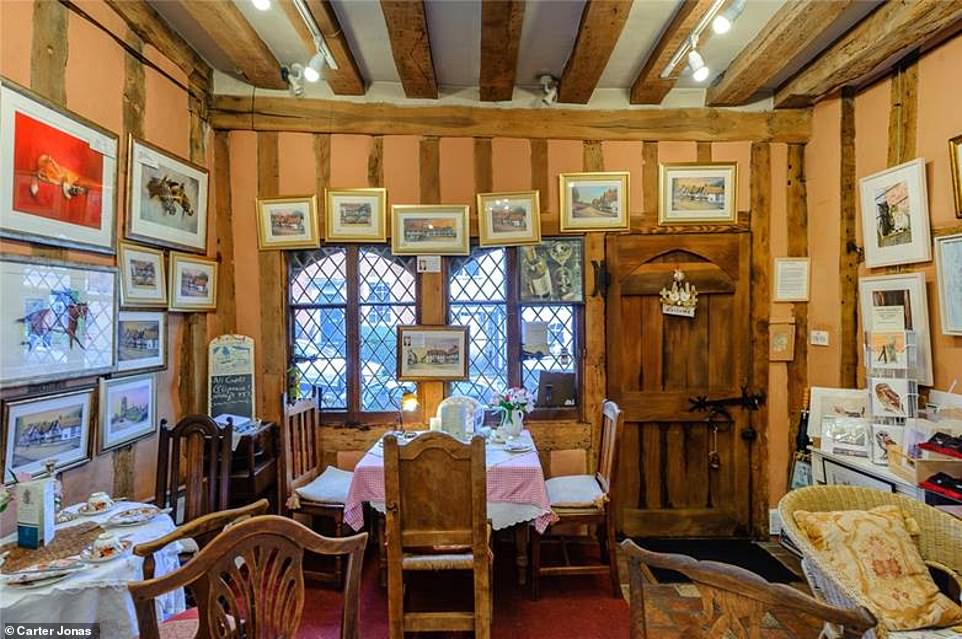 Сказочная недвижимость: в Британии продают «кривой домик», снимавшийся в фильмах про Гарри Поттера. ФОТО