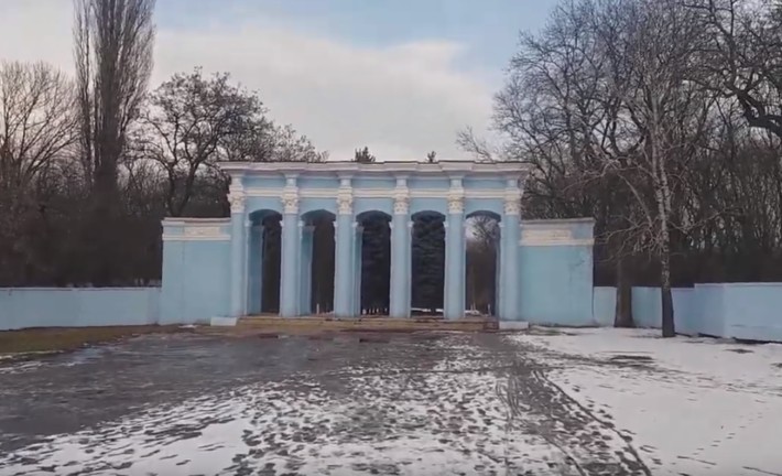 В Горловке показали парк имени Горького зимой. ФОТО