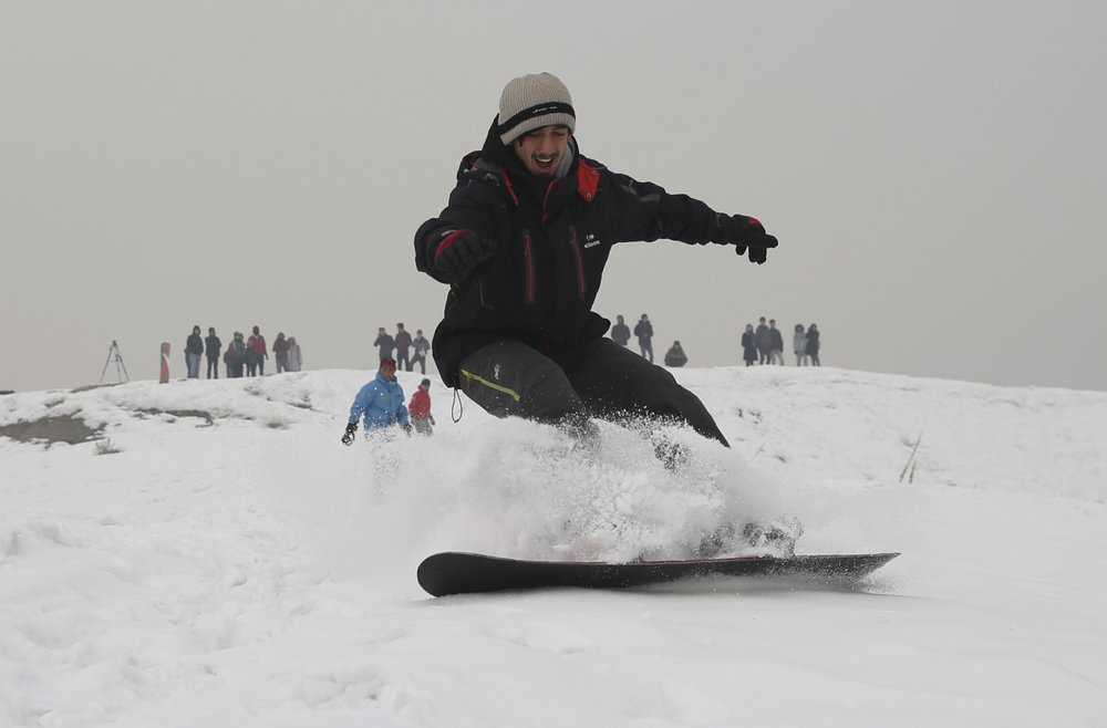 Измученная войной афганская молодежь осваивает сноубординг. ФОТО