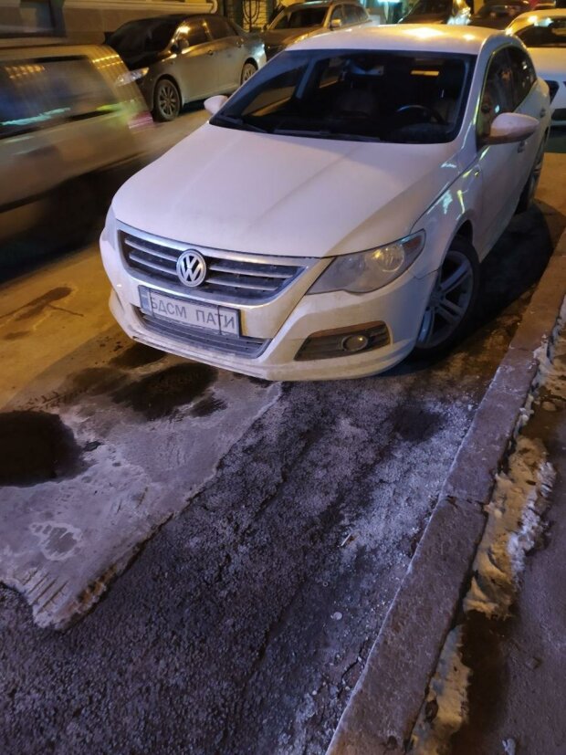 Пользователей сети рассмешили необычные харьковские автомобильными номера. ФОТО