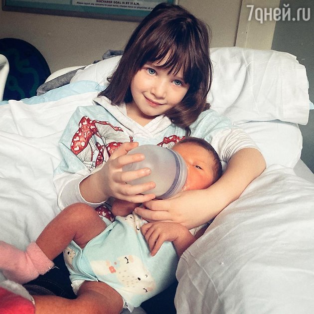 Выяснился диагноз больной новорожденной дочки Миллы Йовович