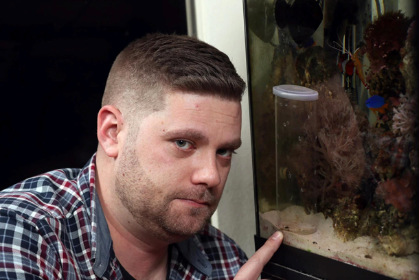 Англичанин случайно нашел в своем аквариуме улитку-убийцу. ФОТО