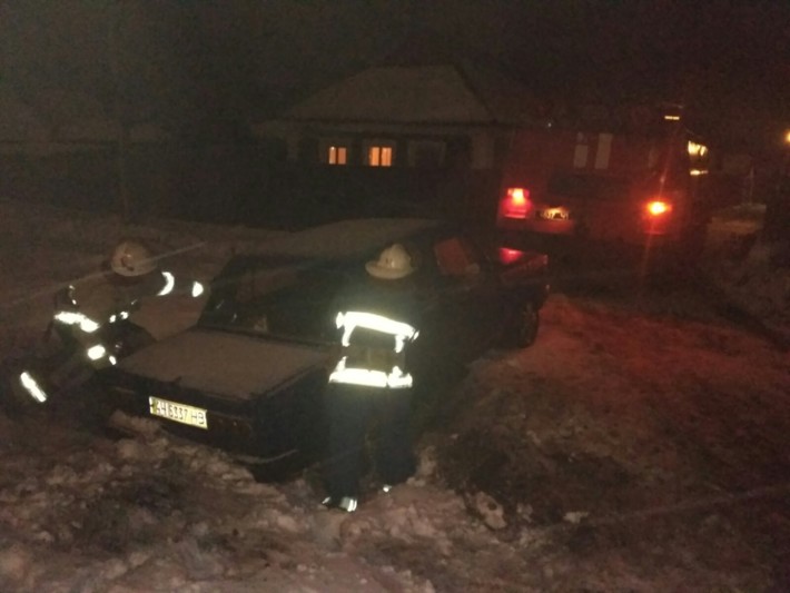 Снег в Донецкой области: Более 30 авто оказались в снежных заносах. ФОТО