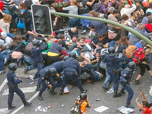 В Испании вспыхнули беспорядки, есть раненые 