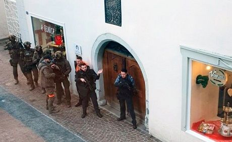 В Швейцарии преступник ограбил банк и отправился в соседний бар пить пиво