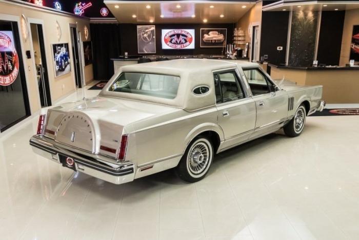 40-летний Lincoln Continental Mark VI с выставили на продажу