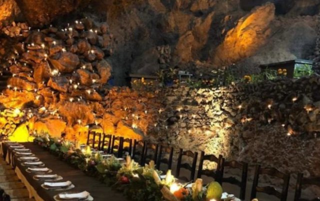 Ресторан, расположенный в древней пещере Ла Крута. ФОТО