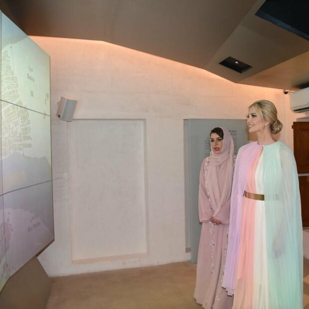 Как настоящая принцесса: Иванка Трамп восхитила образом в нежных пастельных тонах на прогулке в Дубае. ФОТО