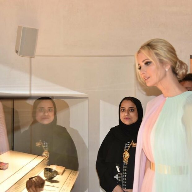 Как настоящая принцесса: Иванка Трамп восхитила образом в нежных пастельных тонах на прогулке в Дубае. ФОТО