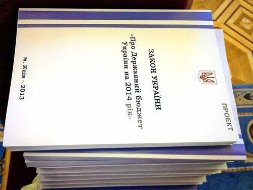 Рада без обсуждения приняла бюджет Украины на 2014 год 