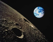 Ученые нашли на Луне огромные запасы льда