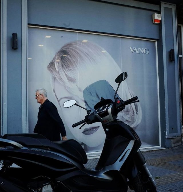 Совпадения и уличные фотоиллюзии от фотографа из Греции