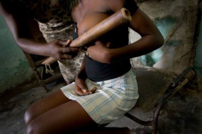 Шокирующая традиция Камеруна — утюжка груди » intim-top.ru