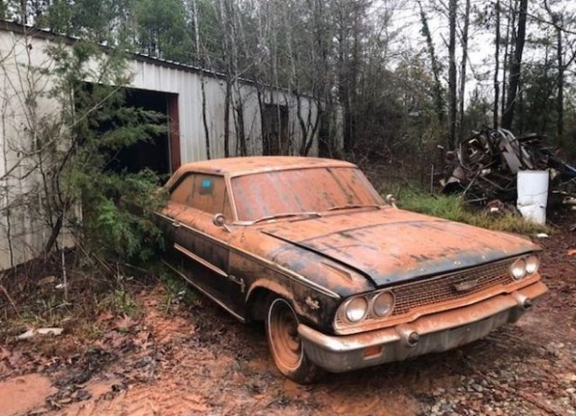 Ford Galaxie 1963 года, который долго пробыл в карьере