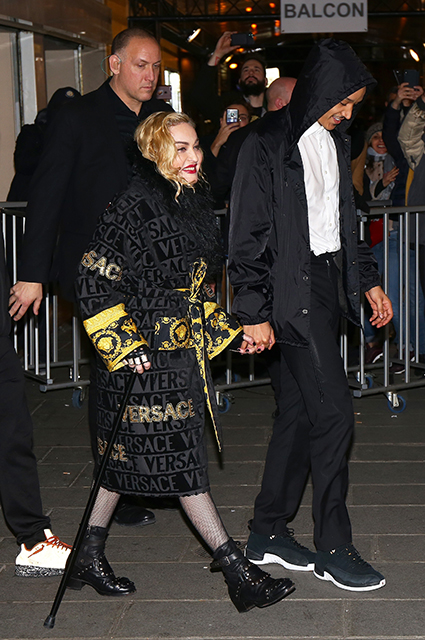 Мадонна проводит время в Париже с молодым бойфрендом. ФОТО