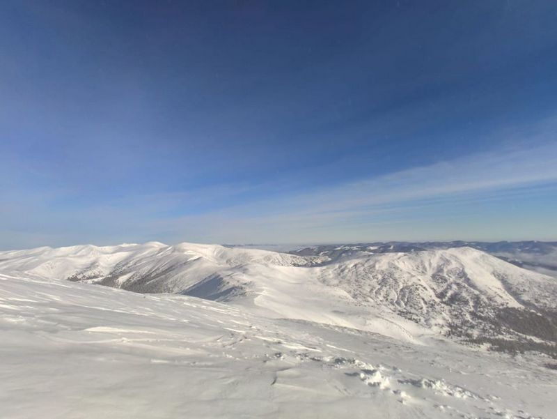 Весна еще в пути: в Сети показали покрытые снегом Карпаты. ФОТО