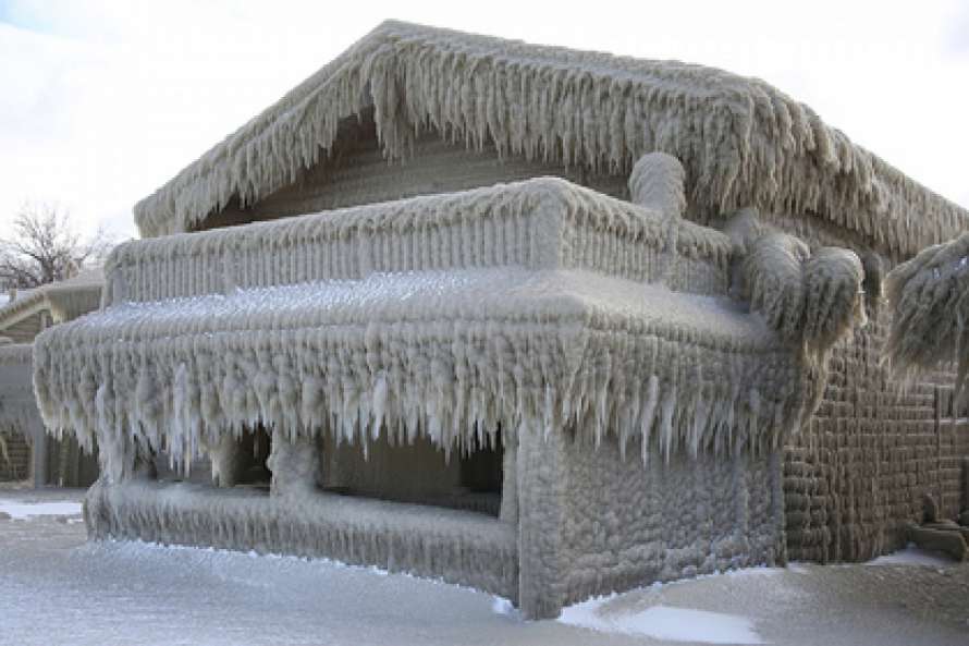 Ледяной шторм на севере США создал «дворец Снежной королевы». ФОТО
