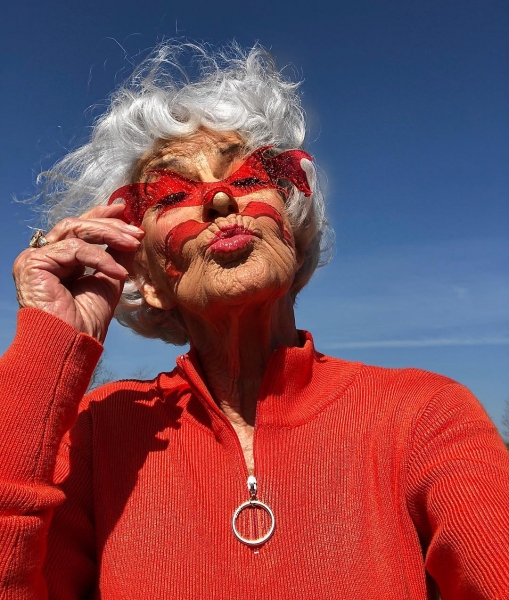 91-летняя бабуля-зажигалка Элен Рут ван Винкл, или Как нужно встречать старость. ФОТО