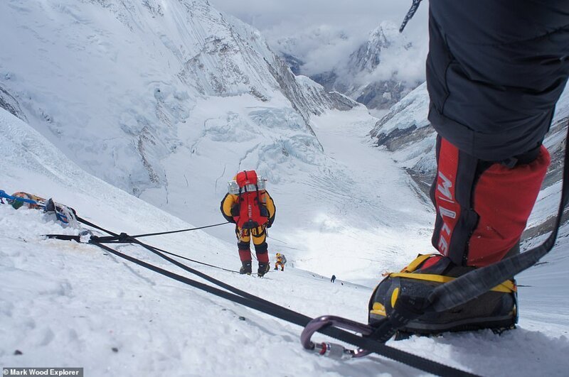 Пожарный бросил работу и отправился в экстремальные путешествия на Северный полюс и в Гималаи. ФОТО