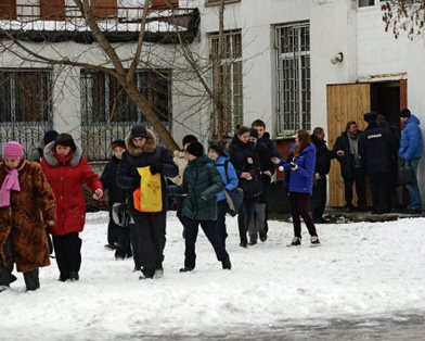 Стрельба в московской школе: Отличник с двумя винтовками мстил учителю