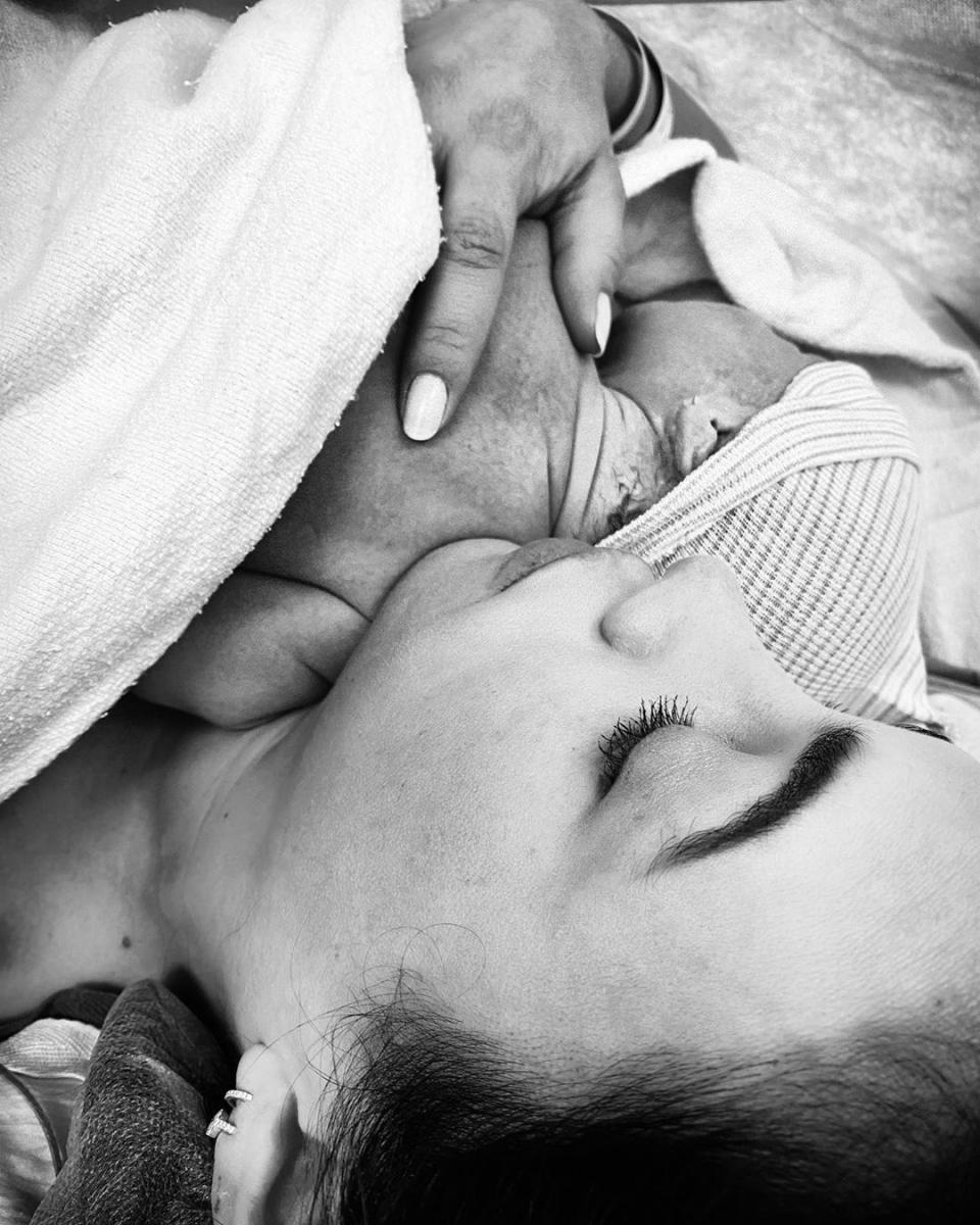 Дженна Дуан стала мамой во второй раз и поделилась фото новорожденного. ФОТО
