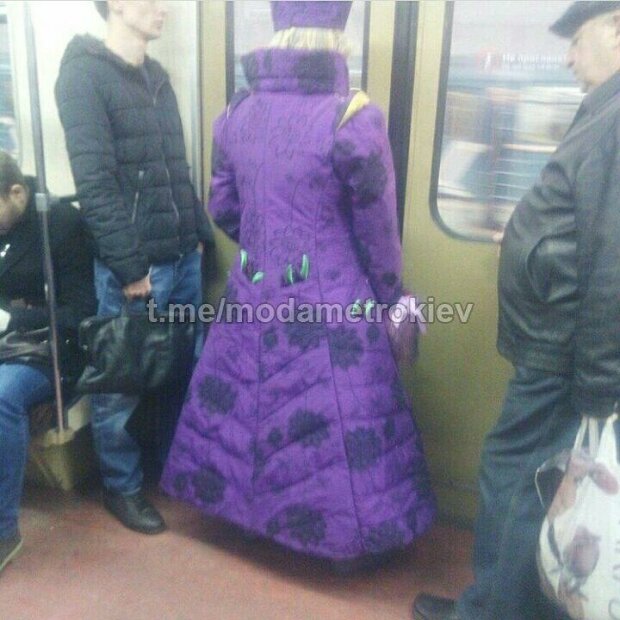 Курьез дня: в киевском метро заметили \"королеву\". ФОТО