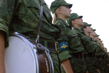 Уральскую школьницу поставили на воинский учет