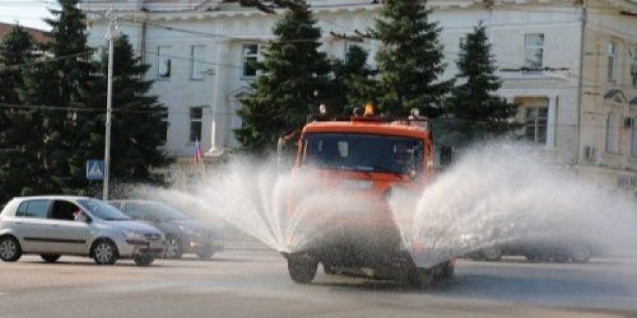 В Черновцах начали дезинфицировать улицы из-за коронавируса. ВИДЕО