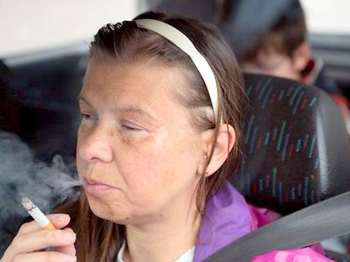 В Британии запретят курить в машине при детях