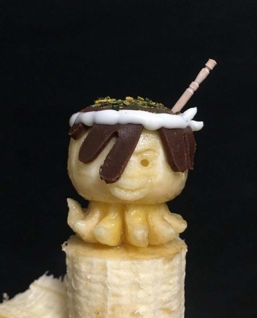 Японец делает художественную резьбу на бананах. ФОТО