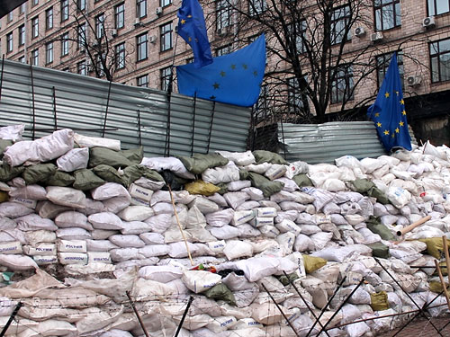 Майдан будет строить баррикады из песка