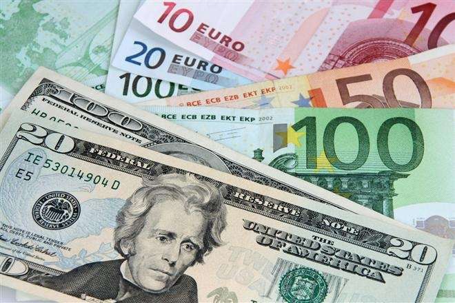 Доллар в Украине уже 9 грн, евро – 12,3 грн