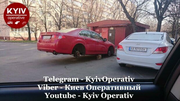 В Харькове водитель насмешил сеть нестандартной защитой авто от угона. ФОТО