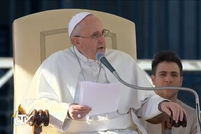 Папа Франциск переделал молитву "Отче наш" для влюбленных 