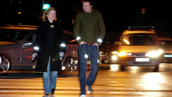 Пешеходов в России могут обязать носить светоотражатели