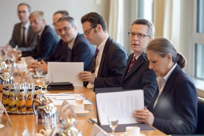 Немецкие министры ночуют на работе, дабы не платить за съемное жилье