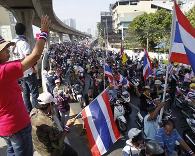 В Таиланде протестующие угрожают пойти на штурм временной резиденции правительства