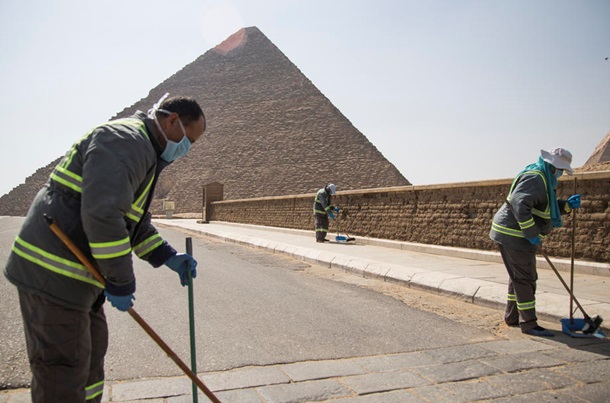 Как дезинфицируют главный туристический объект Египта. ФОТО