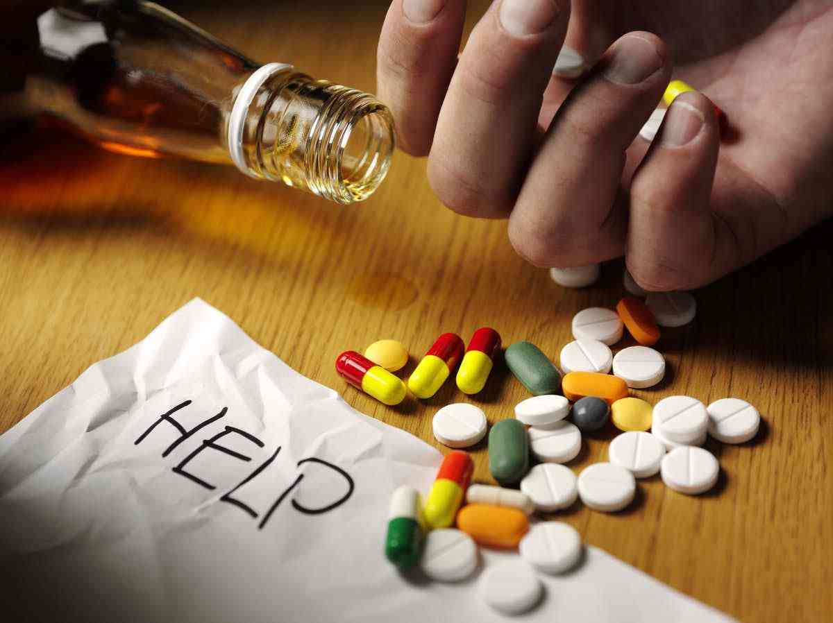 Как бороться с алкоголизмом и наркоманией